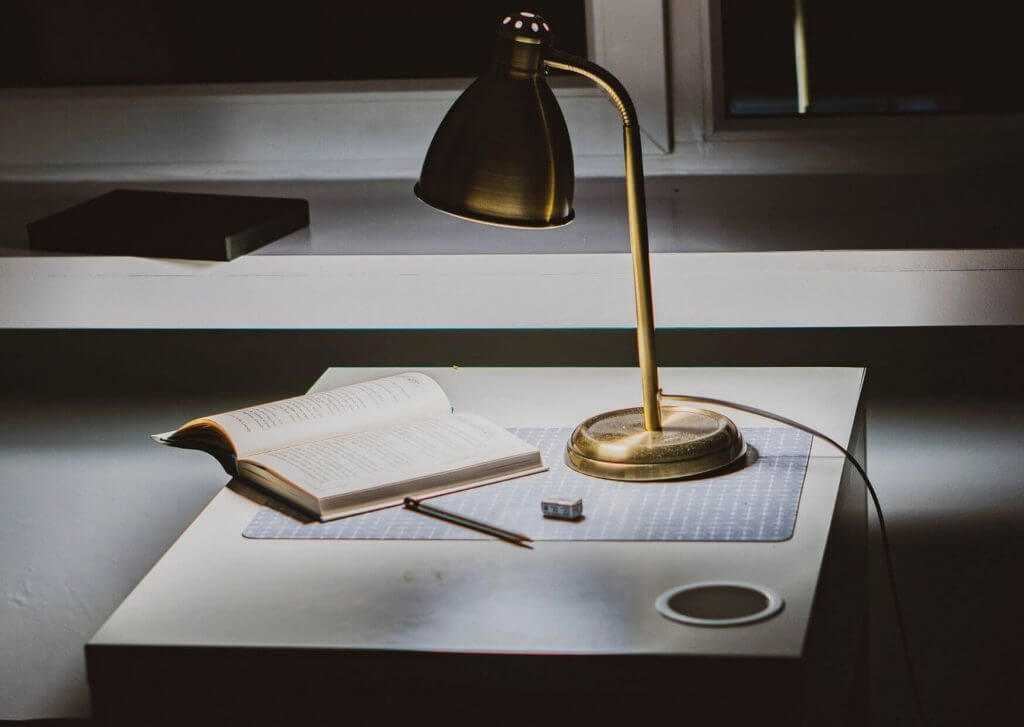Как правилно да осветим офиса у дома